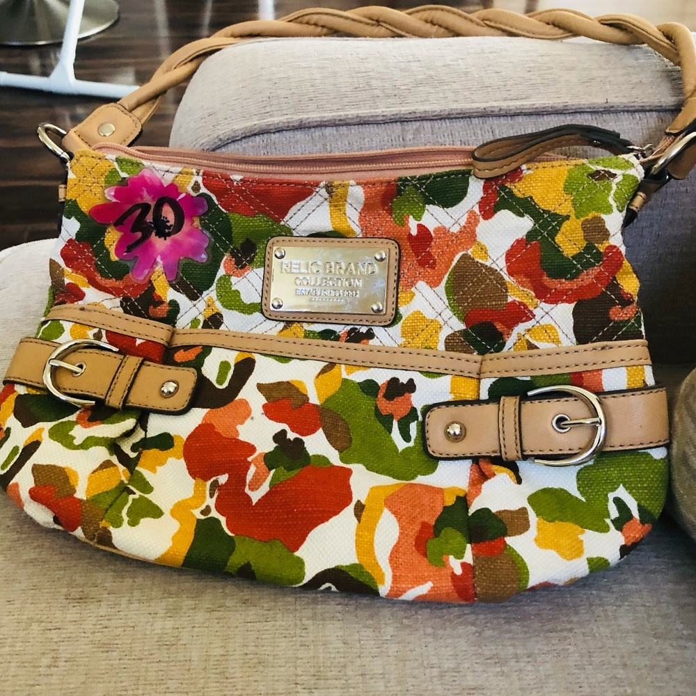 RELIC - BRAND COLECCTION PURSE.